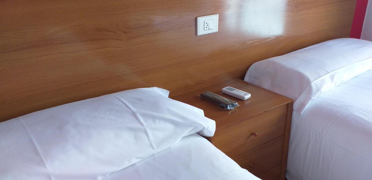 Cariñena Hostal Meson De Paco מראה חיצוני תמונה